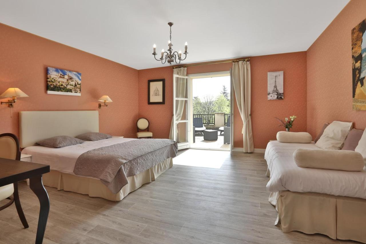 Holiday park Domaine De Puy Robert Lascaux - A 800m Grotte De Lascaux - Avec Piscine - Et Gites-appartements - Sarlat - Dordogne 4*