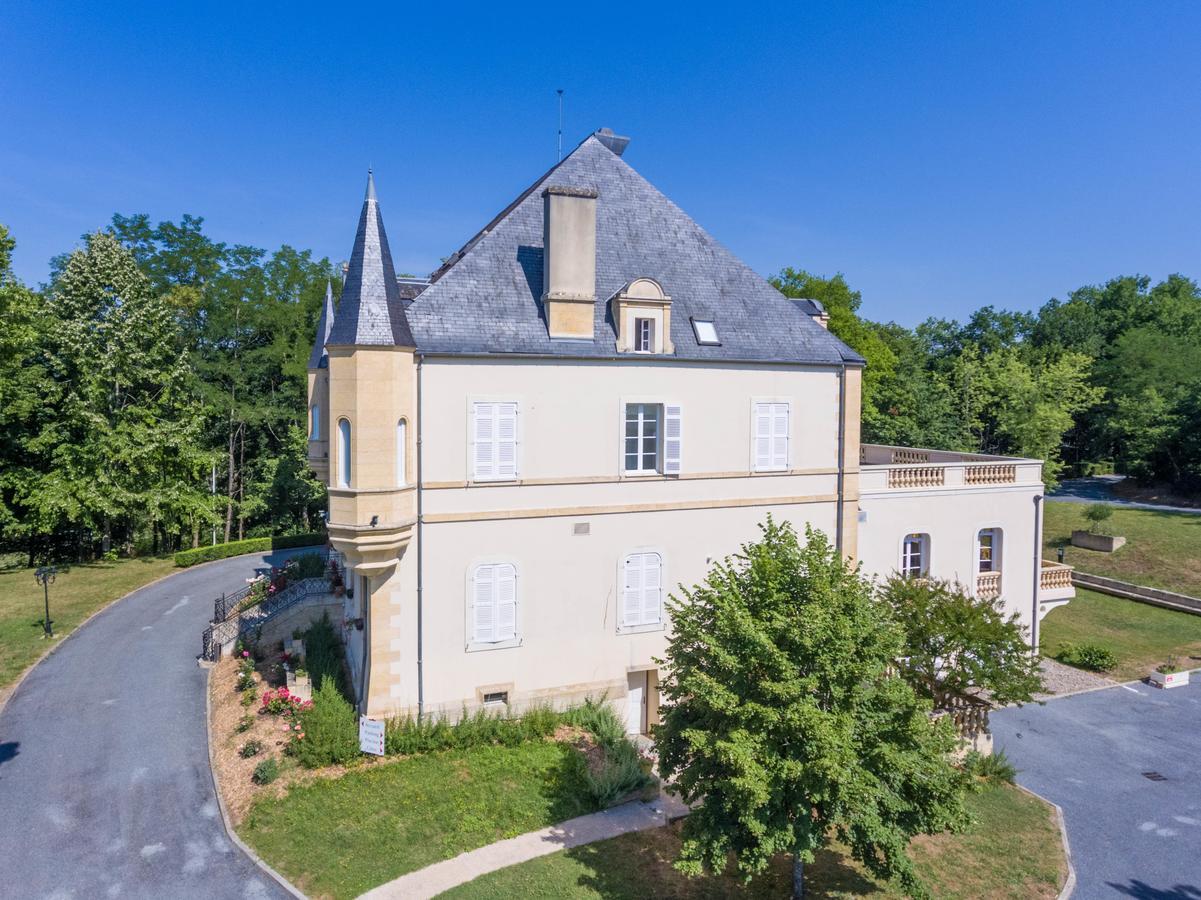 Domaine De Puy Robert Lascaux - A 800m Grotte De Lascaux - Avec Piscine - Et Gites-appartements - Sarlat - Dordogne 4*